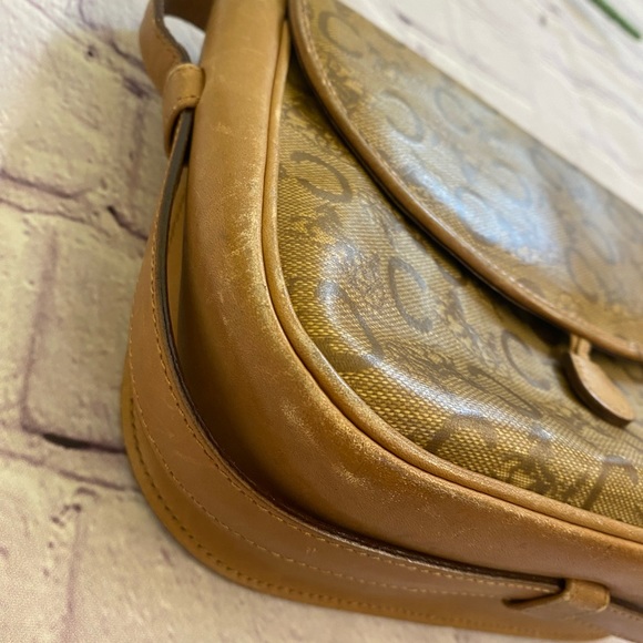 Celine Carriage Crossbody - Picture 9 of 13